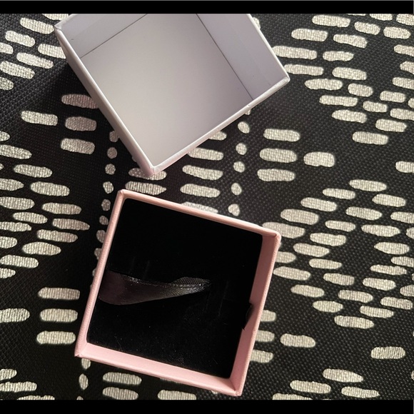 Pandora Gift Charm or Ring Box - Picture 2 of 4